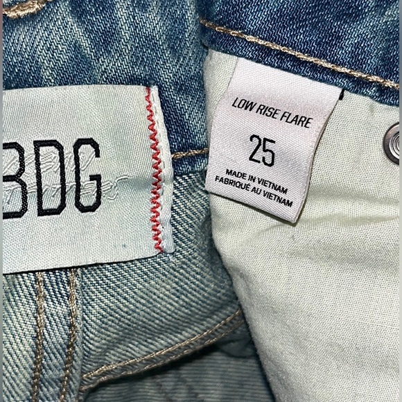 Urban Outfitters // Low Rise Flared butterfly appliqué jeans - from BDG. Size 25 - Picture 4 of 4